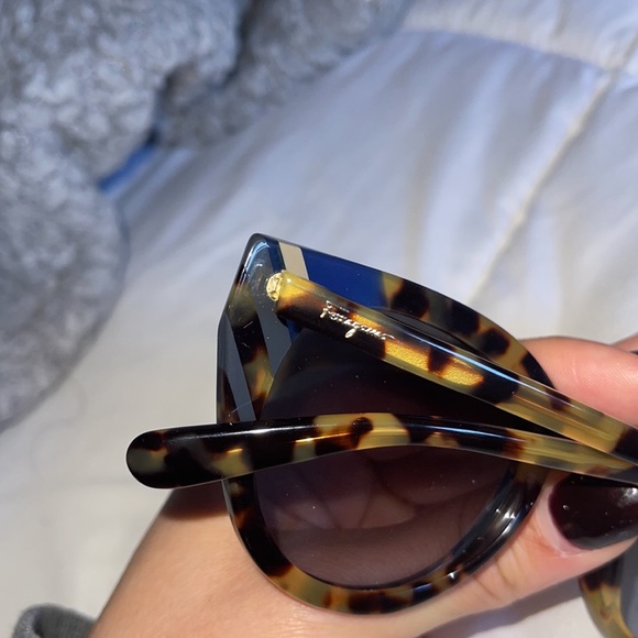 Ferragamo Sunglasses NWOT - Picture 5 of 5